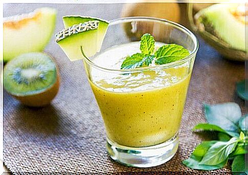 Natural remedies with melon in the form of smoothie