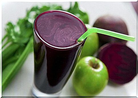 Smoothie that fights stress from apple and beet