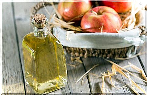 Use apple cider vinegar for rebellious hair