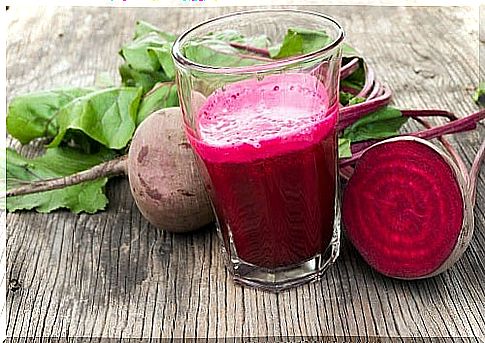 Detox diet with a beet smoothie