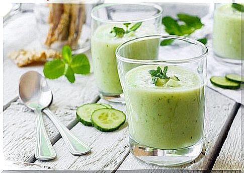 Detox diet with a cucumber smoothie