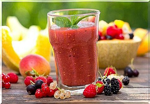 Detox diet with a blueberry smoothie