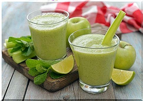 Detox diet with an apple smoothie