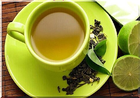 Lemon green tea is one of the best healthy food combinations