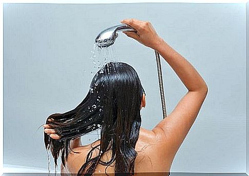 Natural remedies for scalp fungal infections applied in the shower