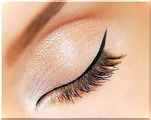 Very simple ways to use eyeliner