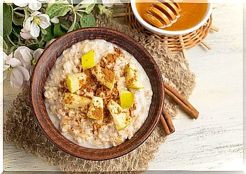 Breakfast with oats and cinnamon