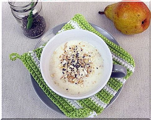 Breakfast with oats and pears