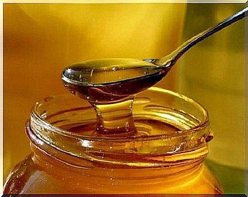 Bee honey: 6 therapeutic benefits