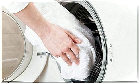 Bleach the towels with ammonia and vinegar