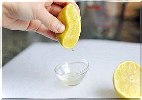 The benefits of the lemon diet such as detoxifying the body