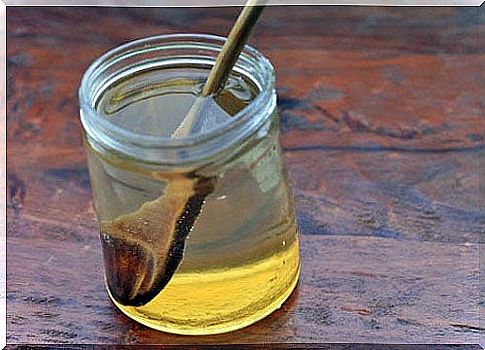 Honey water to balance the body's pH