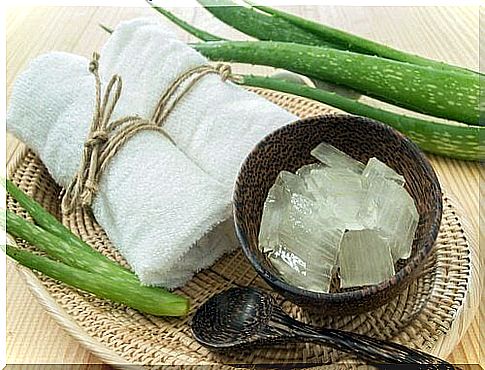 Aloe vera gel helps with skin care