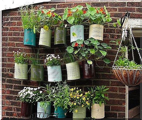 How to make a hanging planter from recycled materials