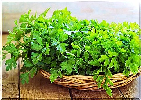 How to treat halena with parsley