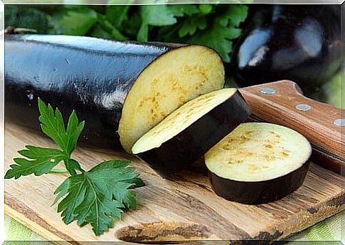 Lose weight with lemon eggplant water