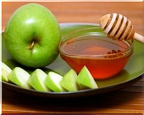 Apple puree with honey has expectorant properties