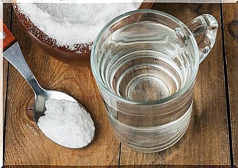 Natural remedies with baking soda dissolved in water