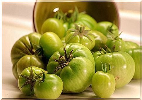 Natural remedy for varicose veins with green tomatoes