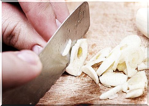 Ground garlic with a knife