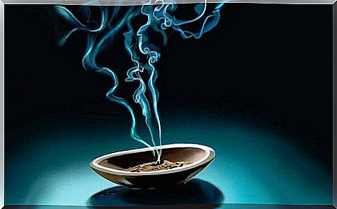 Eliminating negative energies from the house with incense