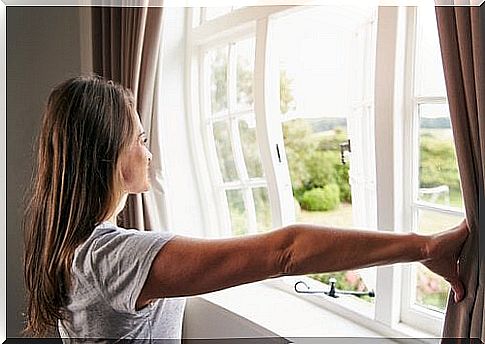 Woman applying tips to remove negative energies from the house