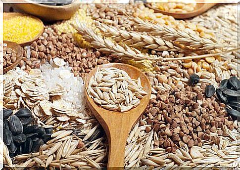 An anti-cancer diet includes whole grains