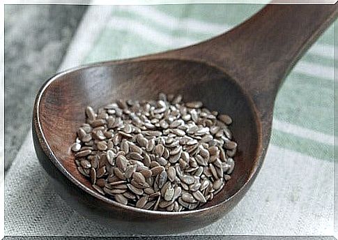 Flax and seeds for the treatment of migraines