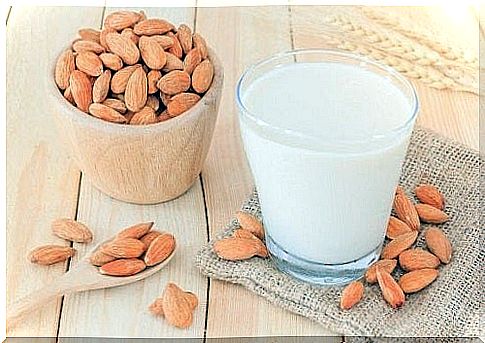 Vegetable milk recipes with almonds